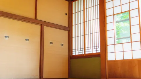 家具のない、障子と襖のある明るい和室